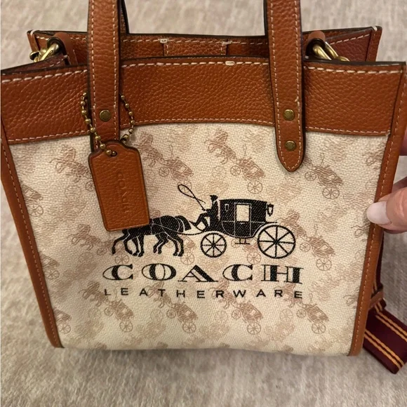 Coach Field Tote 22 With Horse And Carriage Print And Carriage Bag - Picture 1 of 6